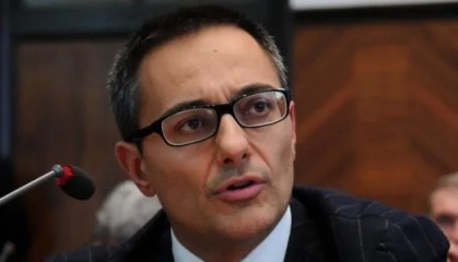 罗基可能有两起干预比赛，包括更改裁判评分+敲击玻璃催点球