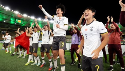 开云体育APP-一场3：0把董方卓打服，言论前后矛盾发生大反转，遭球迷疯狂吐槽